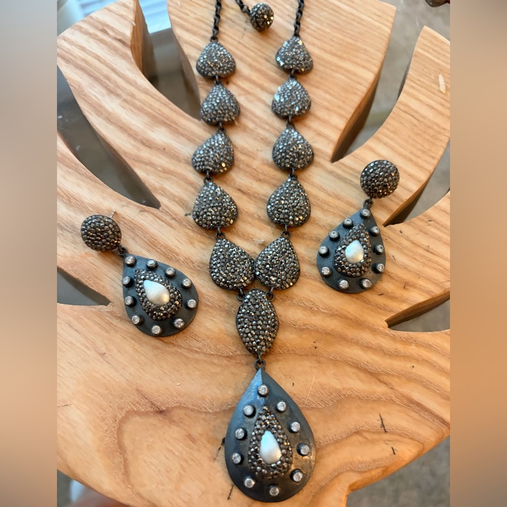 Oxidized Teardrop Statement Necklace & Earrings - Pearls with Swarovski Crystals